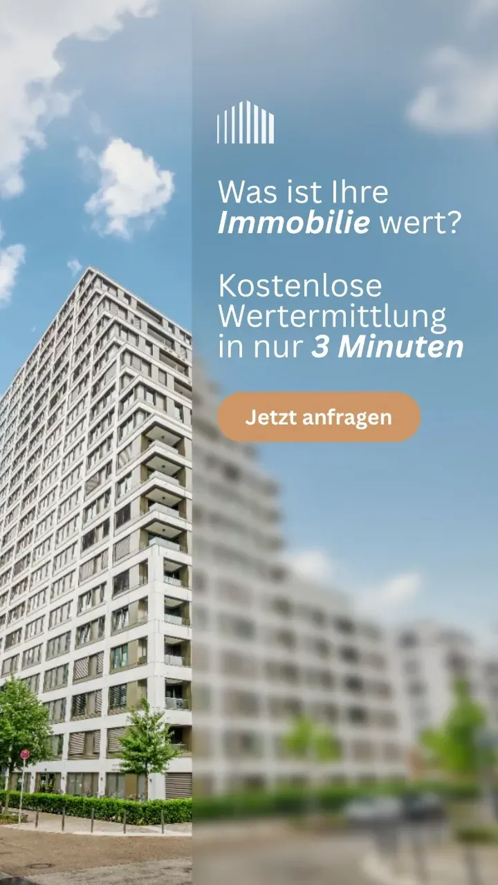 Meta Ad von Liebig Immobilien im Story-Format 9:16: Was ist Ihre Immobilie wert? Kostenlose Wertermittlung in nur 3 Minuten, Button Jetzt anfragen, im Hintergrund ein Mehrfamilienhaus