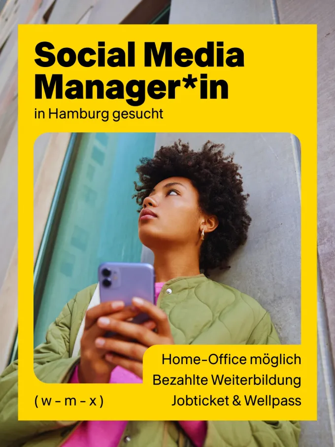 Recruiting Anzeige im 3:4 Format: Social Media Manager*in in Hamburg gesucht, mit Home-Office, bezahlter Weiterbildung, Jobticket und Wellpass