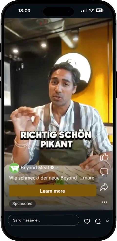 Instagram Reels Anzeige einer Brand Kampagne mit Video-Creative und Learn-more-Button im Smartphone-Mockup